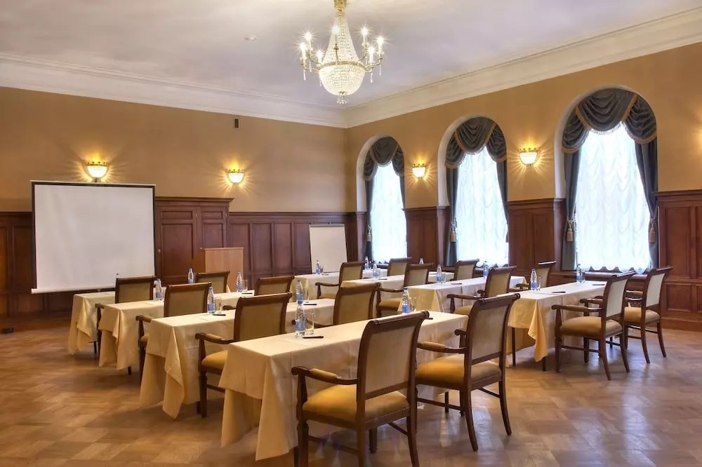 هتل پترو پالاس سنت پترزبورگ